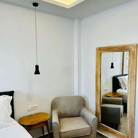 Nostos Kamari (Santorini)