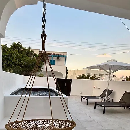 Nostos Kamári